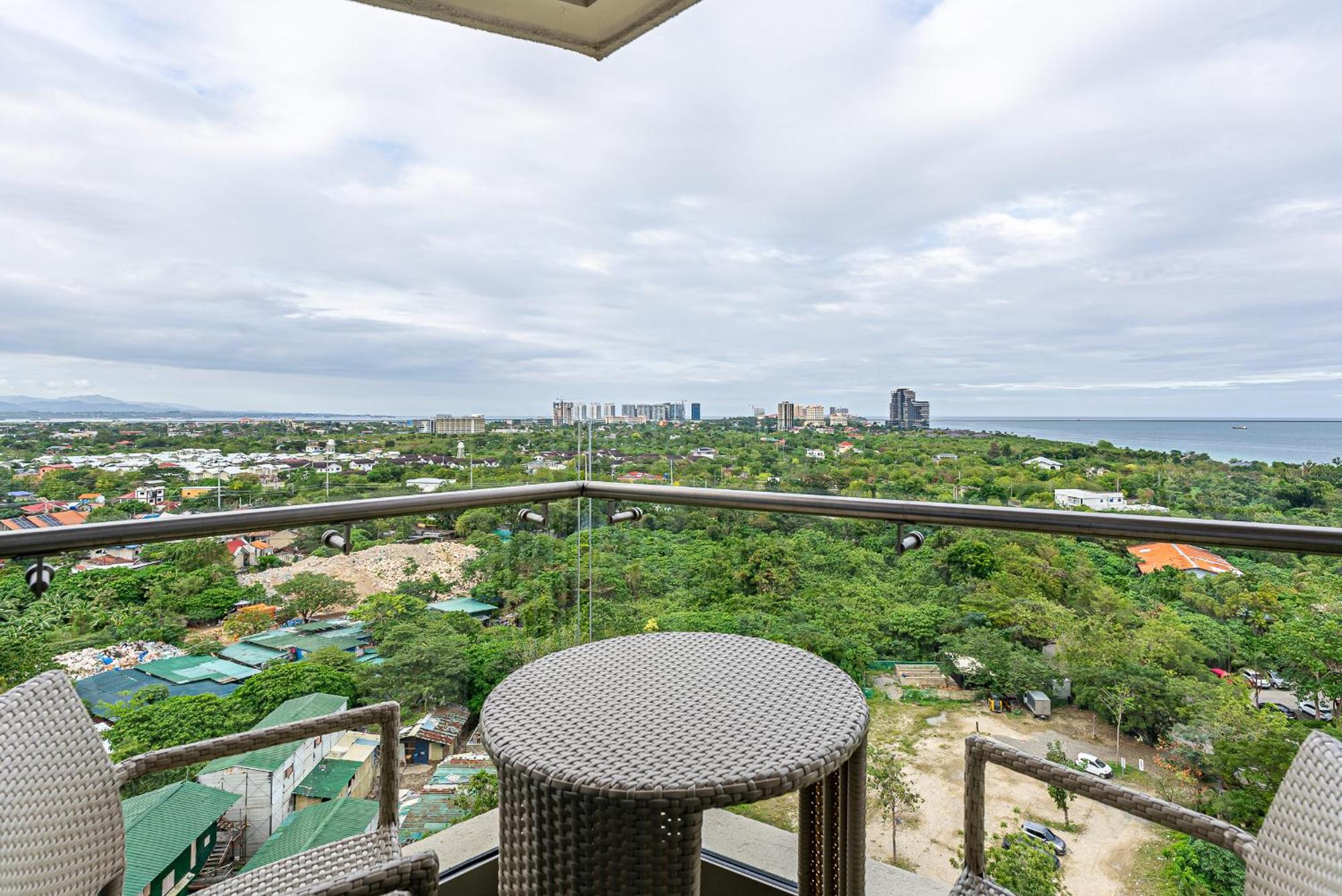 Апартаменты 14Dc Tambuli Seaside Living Мактан Экстерьер фото
